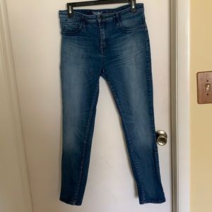 High waist ankle length skinny jeans